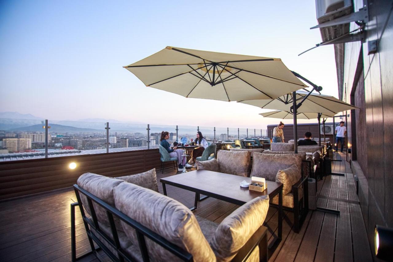 Terrasse Hotel & Bar Бишкек Екстериор снимка