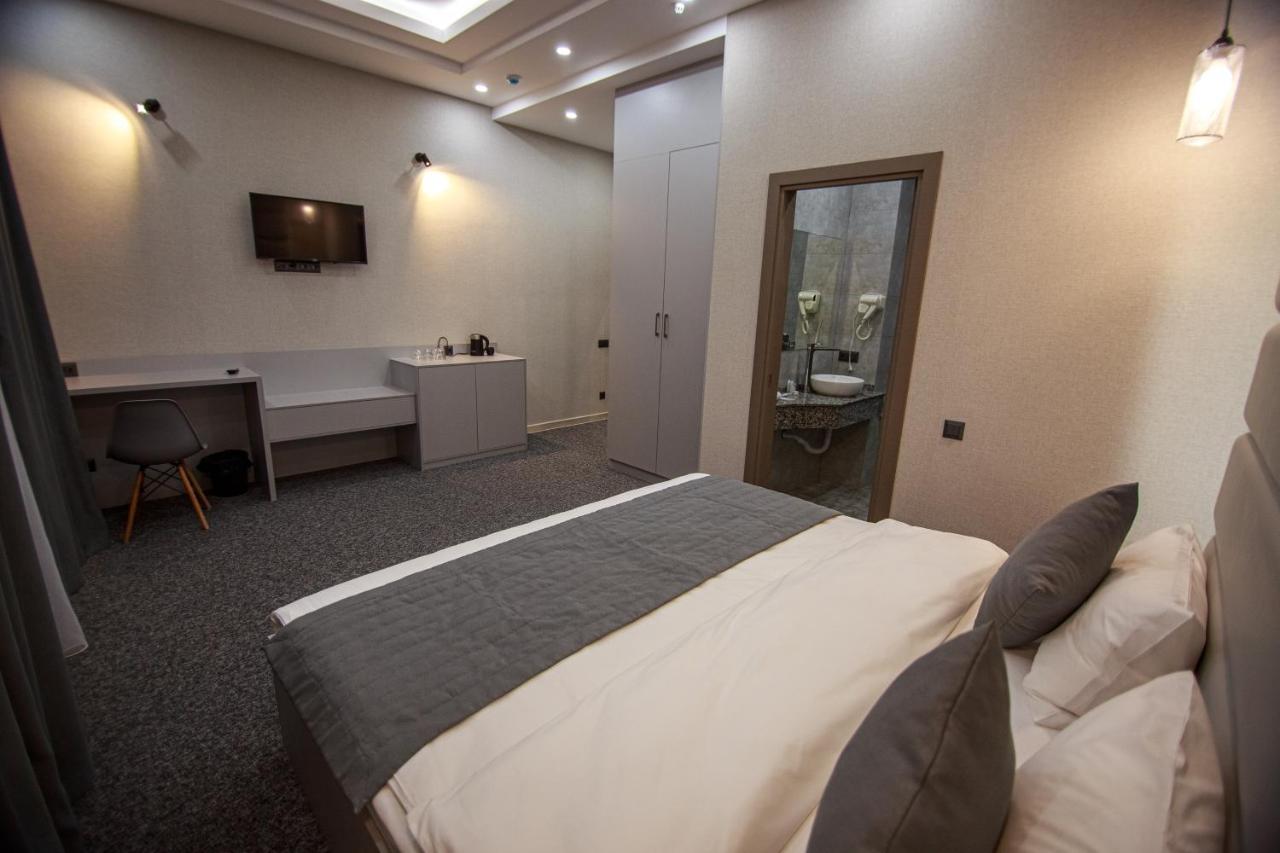 Terrasse Hotel & Bar Бишкек Екстериор снимка
