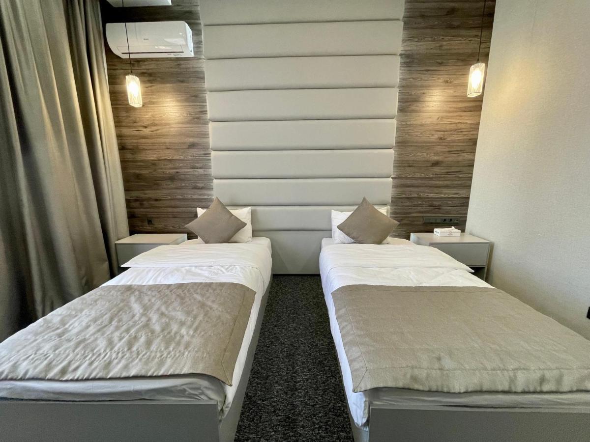 Terrasse Hotel & Bar Бишкек Екстериор снимка