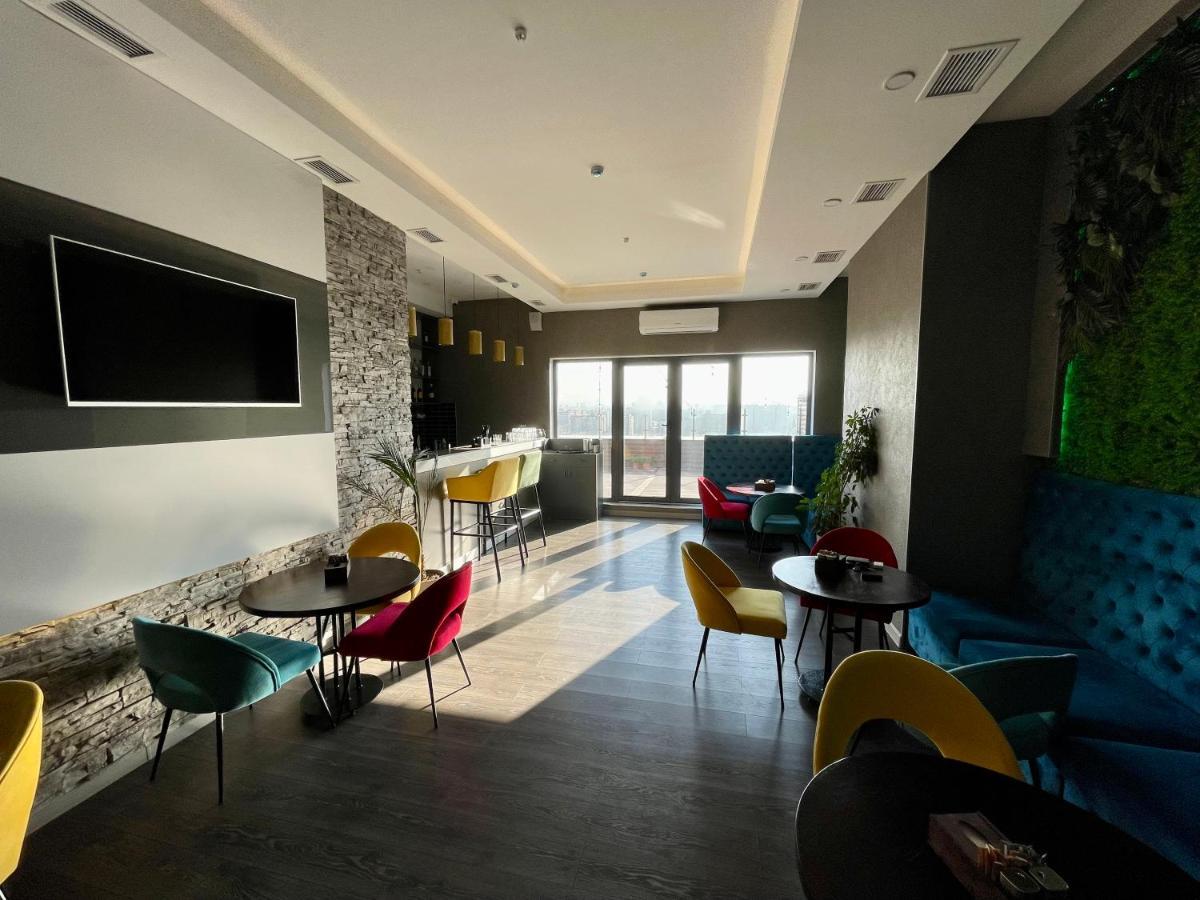 Terrasse Hotel & Bar Бишкек Екстериор снимка