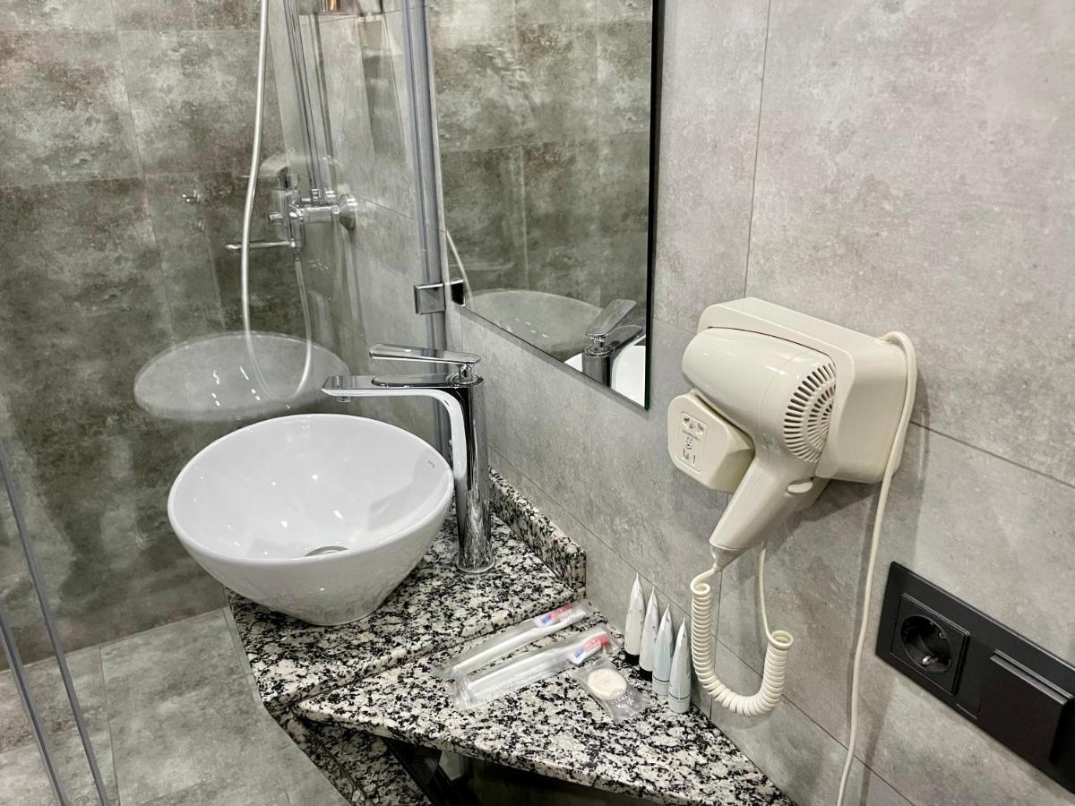 Terrasse Hotel & Bar Бишкек Екстериор снимка