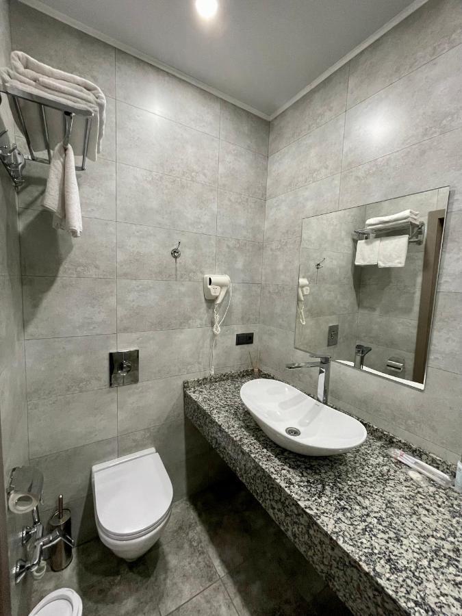 Terrasse Hotel & Bar Бишкек Екстериор снимка
