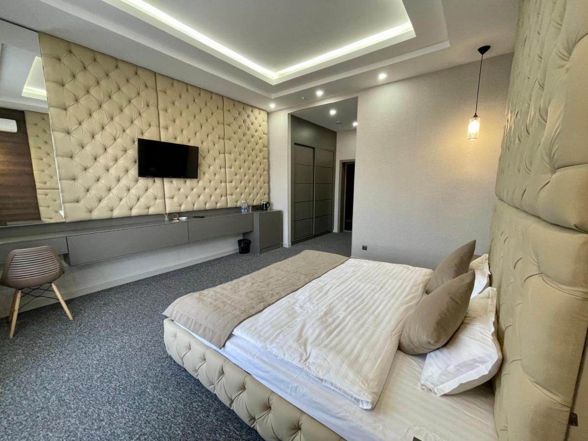 Terrasse Hotel & Bar Бишкек Екстериор снимка