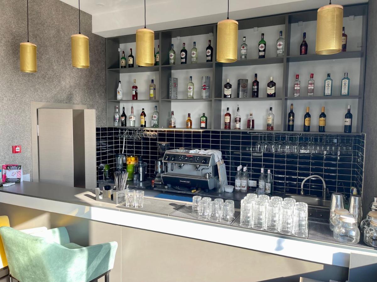 Terrasse Hotel & Bar Бишкек Екстериор снимка
