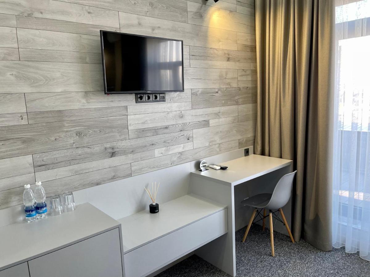 Terrasse Hotel & Bar Бишкек Екстериор снимка