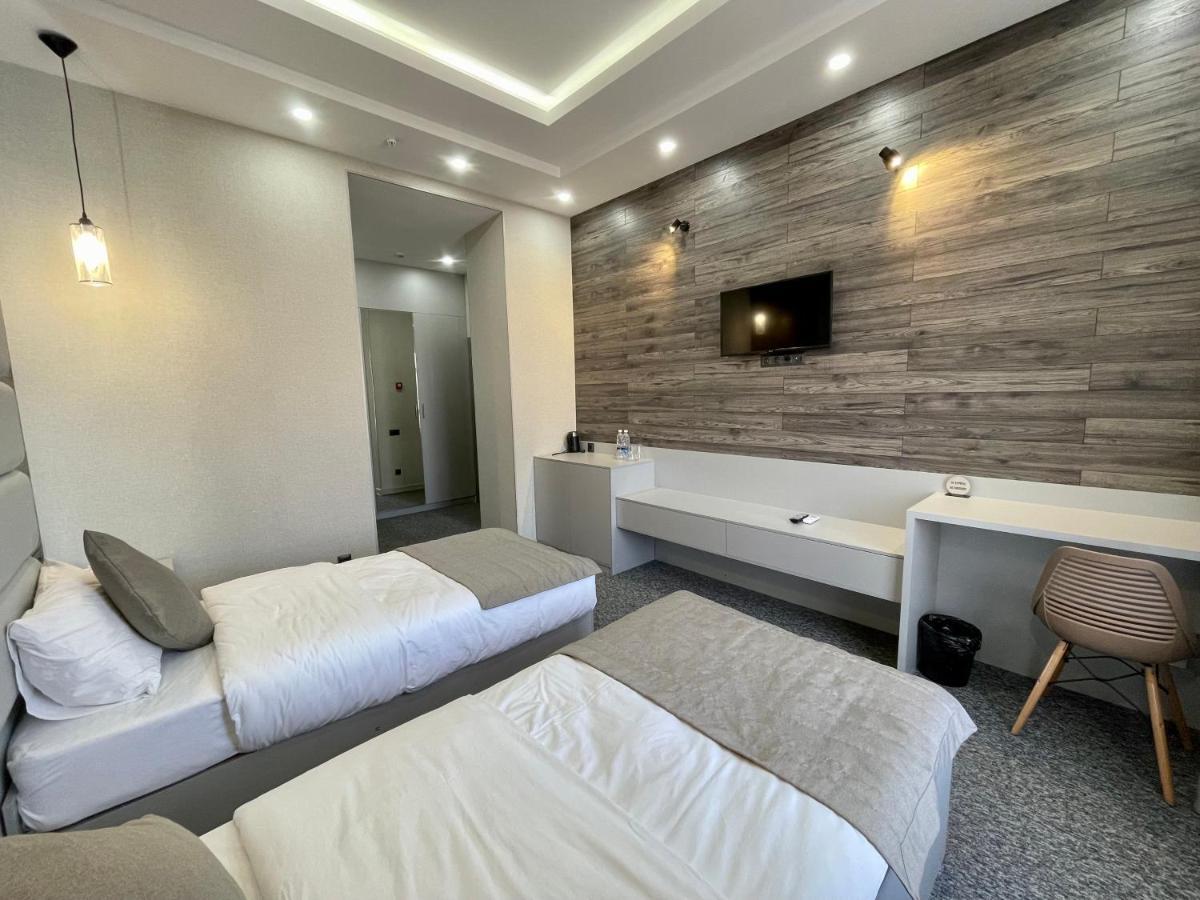 Terrasse Hotel & Bar Бишкек Екстериор снимка