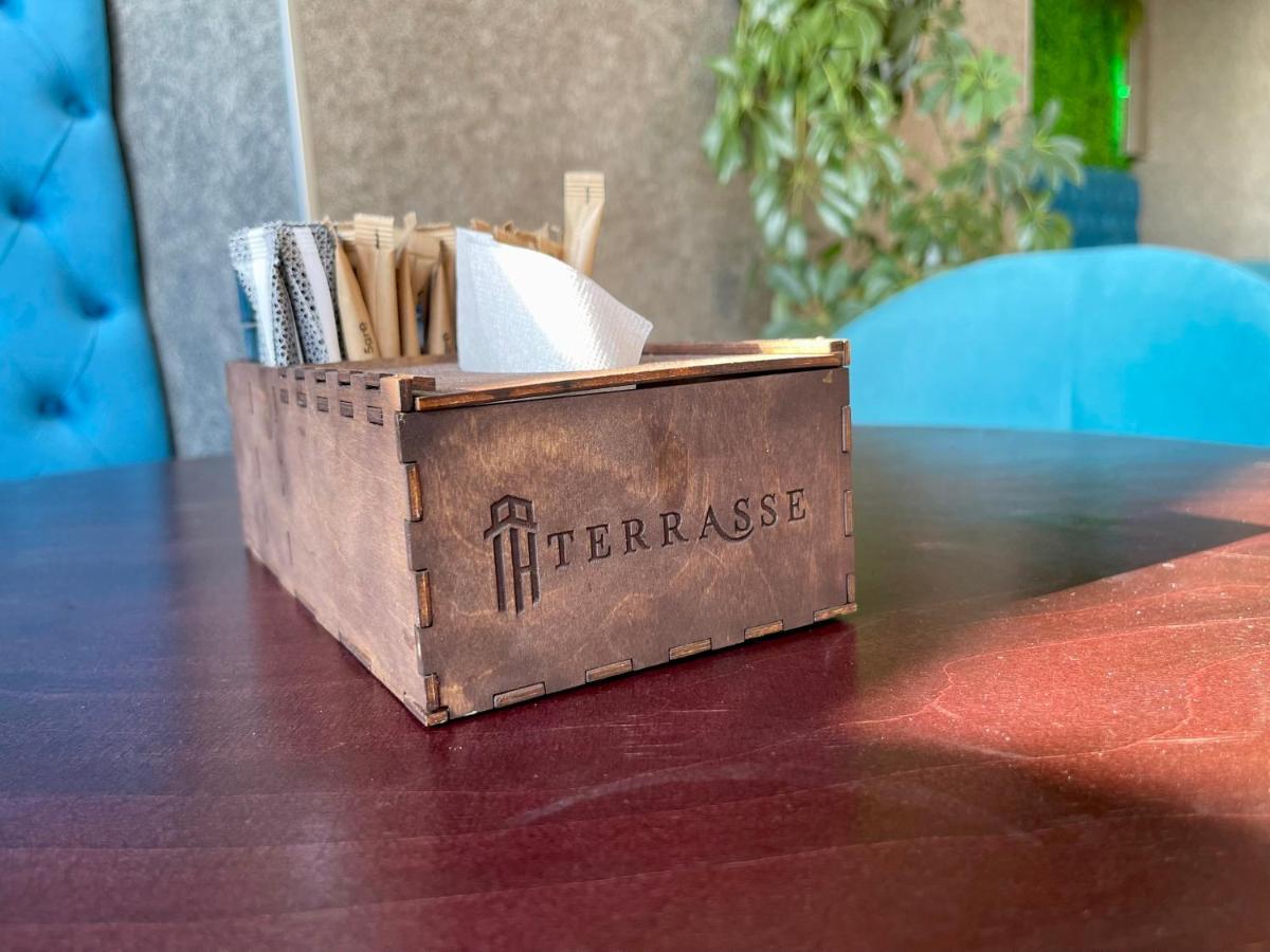 Terrasse Hotel & Bar Бишкек Екстериор снимка