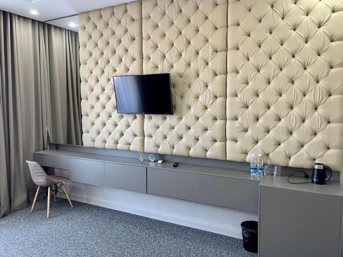 Terrasse Hotel & Bar Бишкек Екстериор снимка