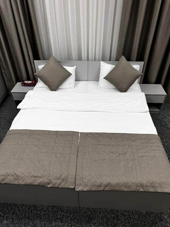 Terrasse Hotel & Bar Бишкек Екстериор снимка