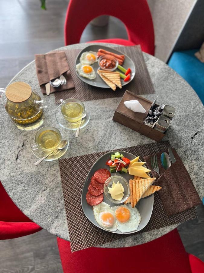 Terrasse Hotel & Bar Бишкек Екстериор снимка