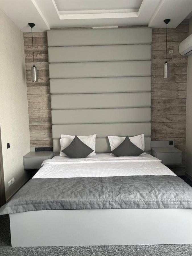 Terrasse Hotel & Bar Бишкек Екстериор снимка